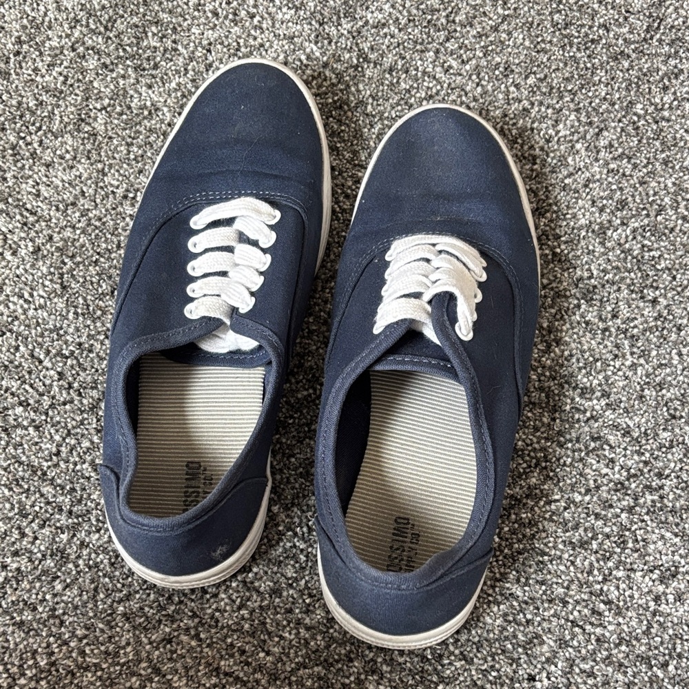 🎈Navy Canvas Low top Sneakers
